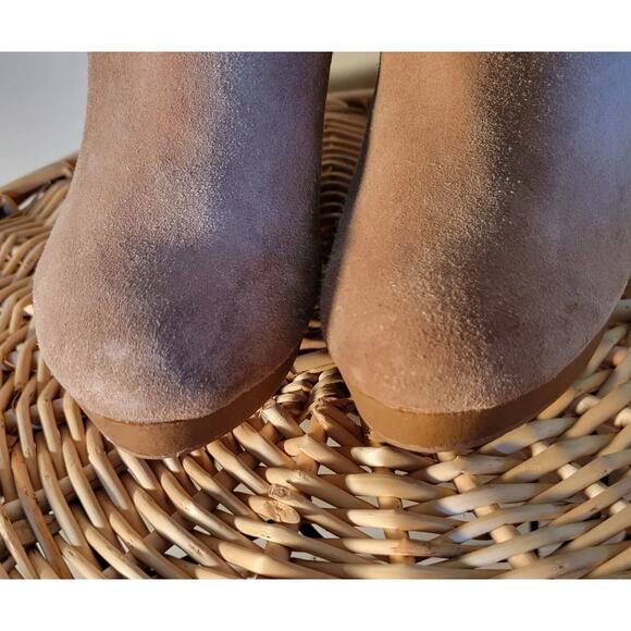 Boots Michael Kors Women 10M Suede Tan Shearling Wedge Gold MK Zipper 4.5in Heel - Picture 3 of 13